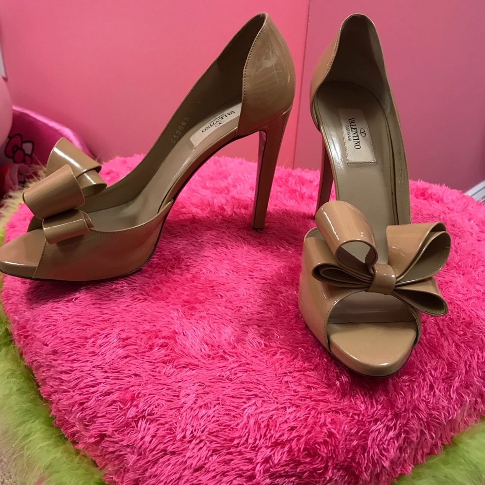Valentino Sexy Beige Bow Heels - Picture 3 of 5